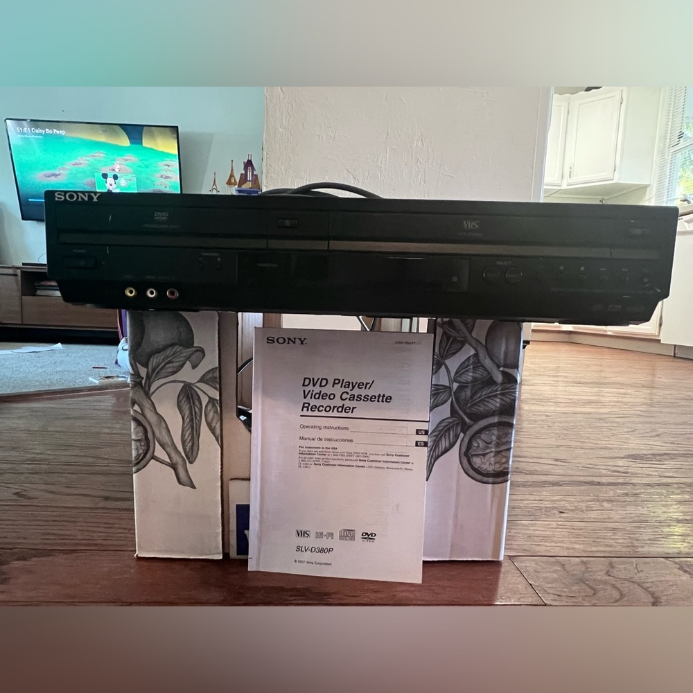 Sony - DVD player/ Video Cassette Recorder